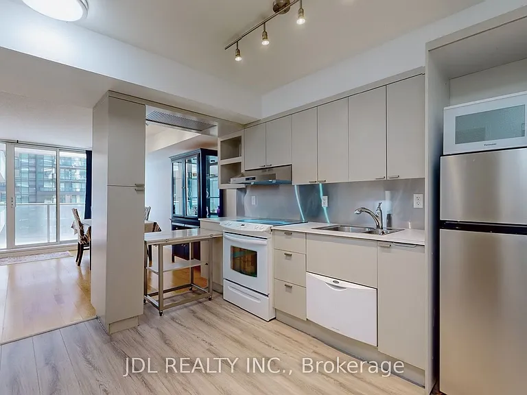 111 Elizabeth St #1037 — Photo 15