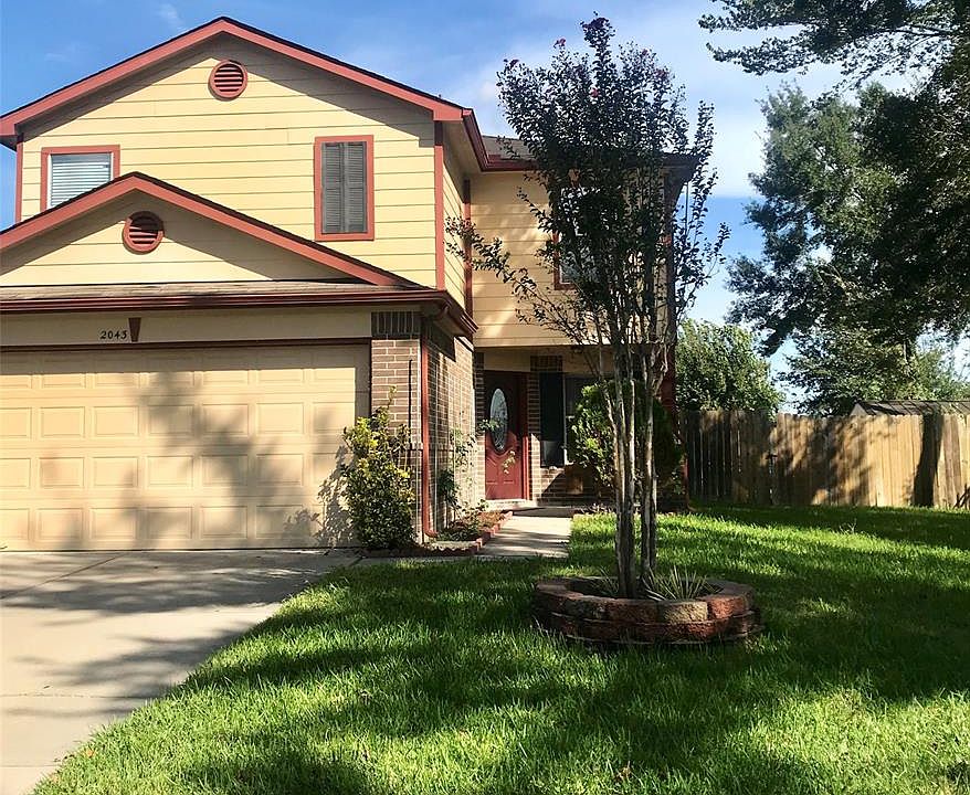 1st image of 2043 Wooded Oaks Dr
