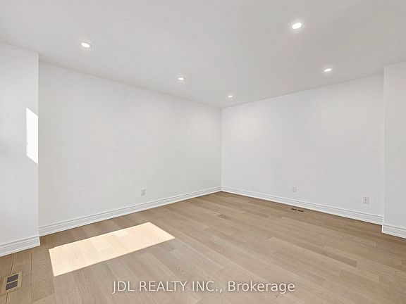 3rd image of 129 Appleby Cres