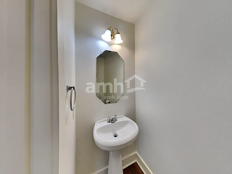 817 Lightningbug Ln — Photo 8