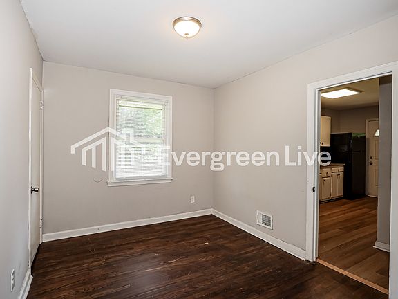 5th image of 2804 Cornelia Rd