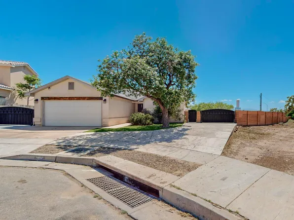 1622 Don Santos St SW, Albuquerque, NM 87121