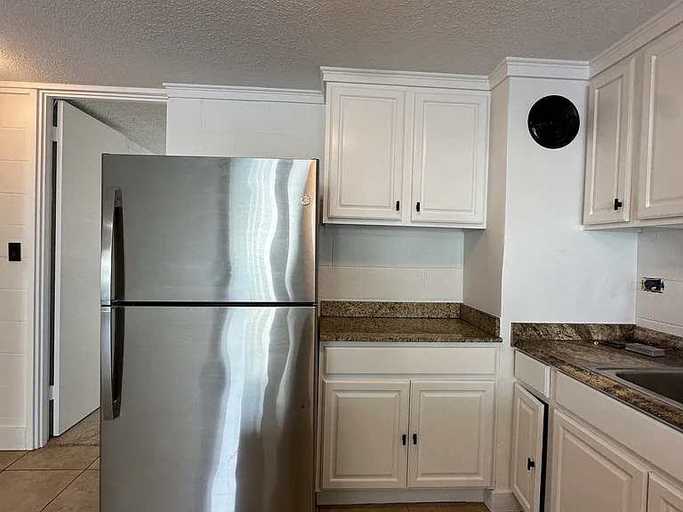 2501 Coyne St — Photo 4
