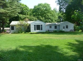 132 Lake Ave, Trumbull, CT 06611