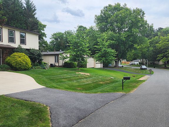 2nd image of 11805 Cherry Grove Dr