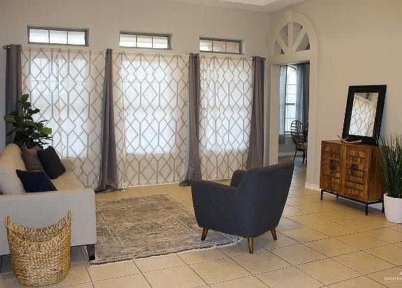 5th image of 1715 Chandler Cir