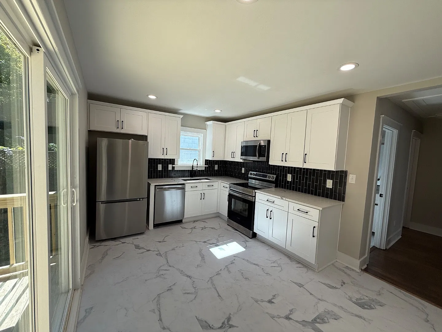 1603 Browns Ave — Photo 4
