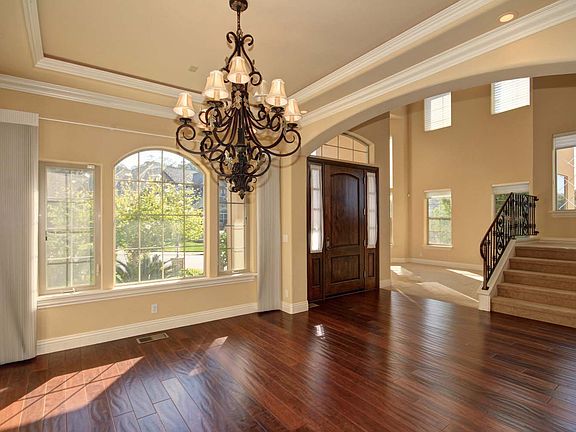 Separate Dining & Living Rm.