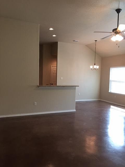 Living & breakfast area