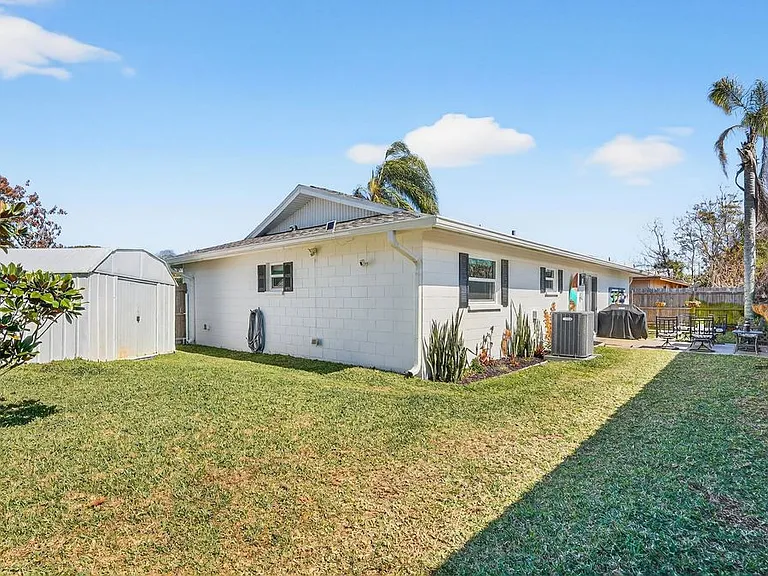 425 Via Valencia Ct — Photo 15