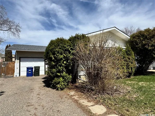586 Laurier DRIVE, Prince Albert, SK S6V 5M3