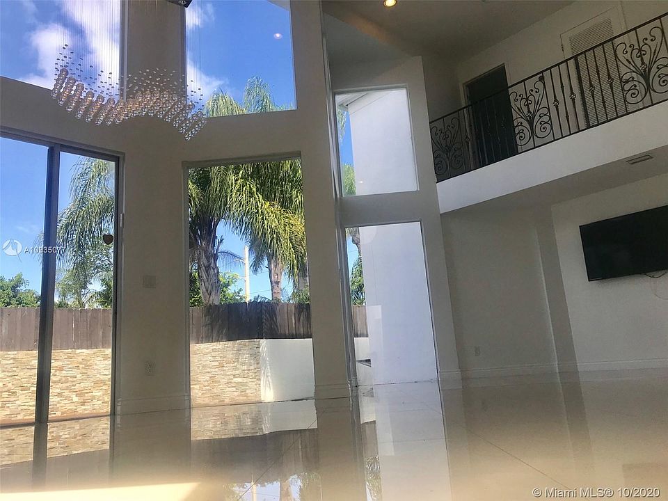 1st image of 20655 NE 25th Pl