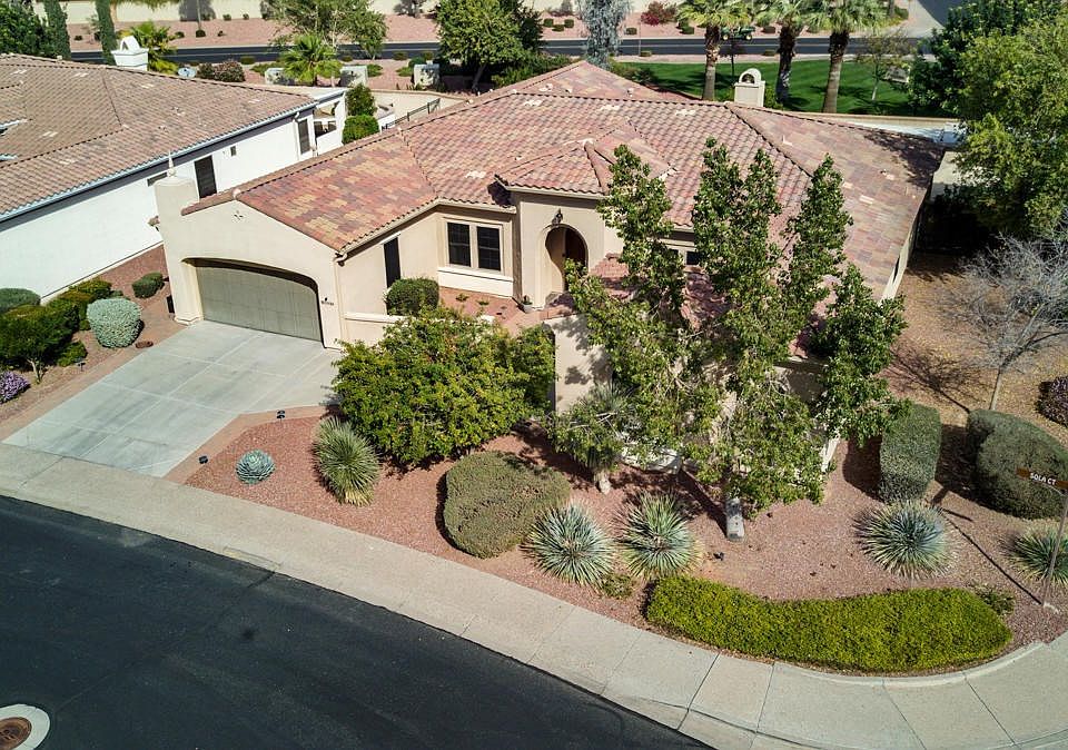 Private Corner Lot