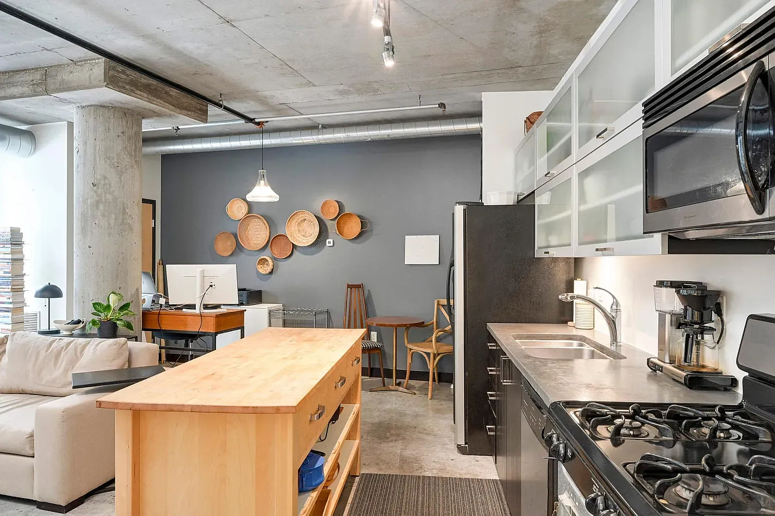 1 bed, 1000 sqft, $2,100 — Photo 4