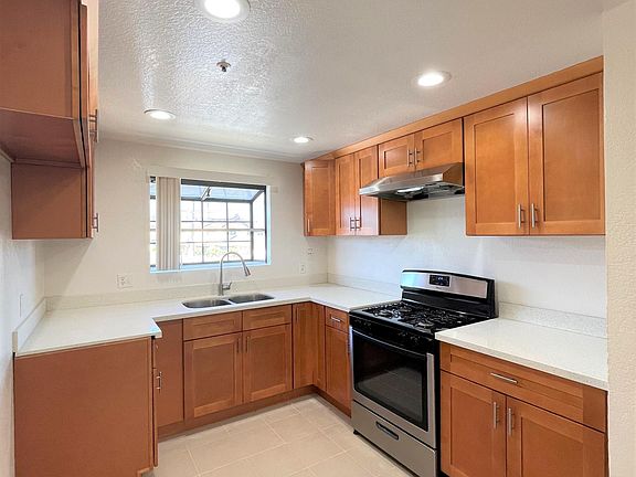 3rd image of 833 N 1st St APT 3