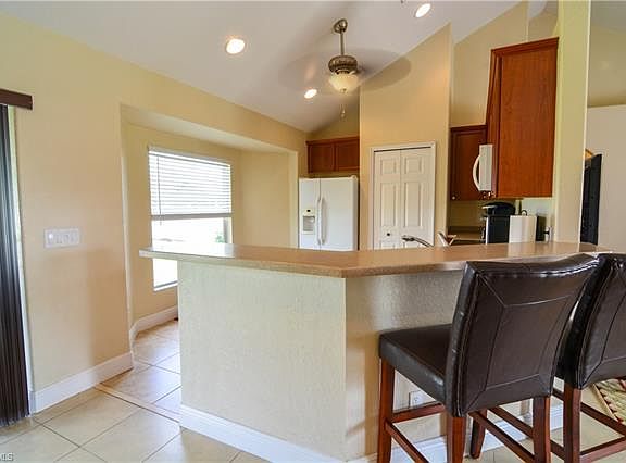 5th image of 513 SE 17th Pl