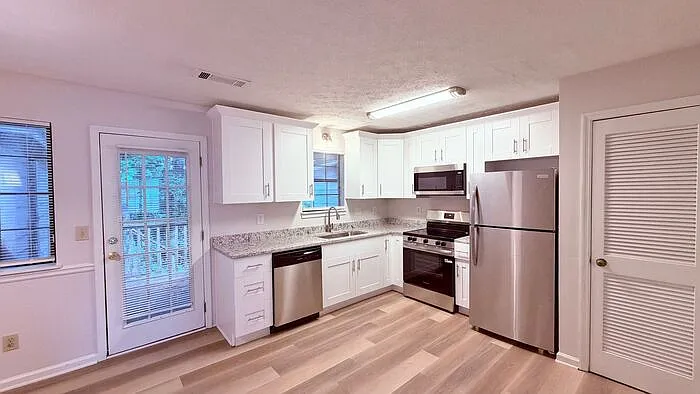 2 bed, 2.5 bath, $1,475 — Photo 2