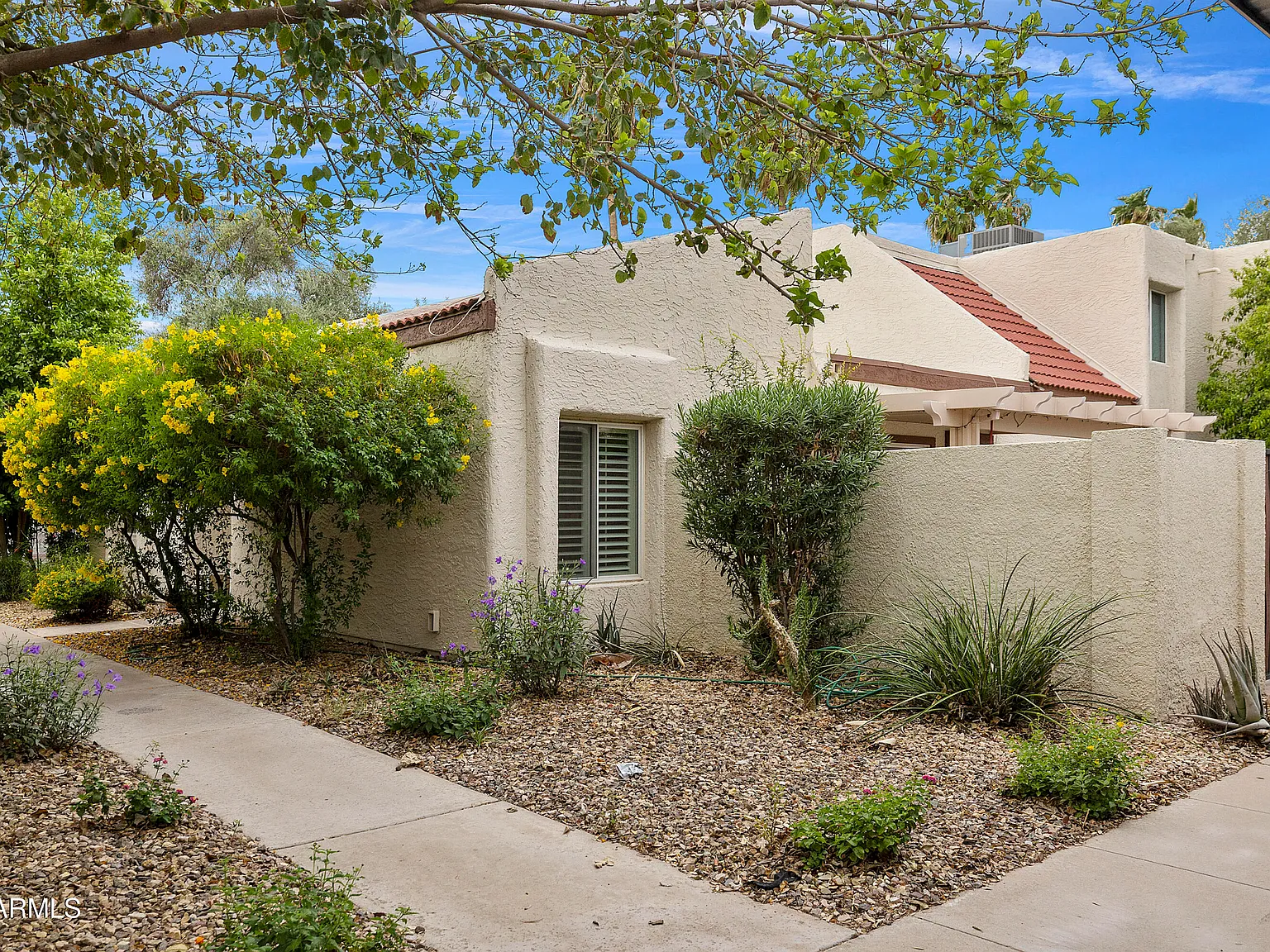2 bed, 2.0 bath, 1022 sqft, $2,200 — Photo 1