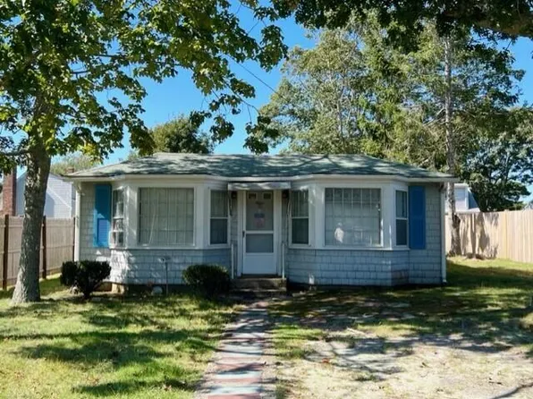 17 Lewis Road, West Yarmouth, MA 02673