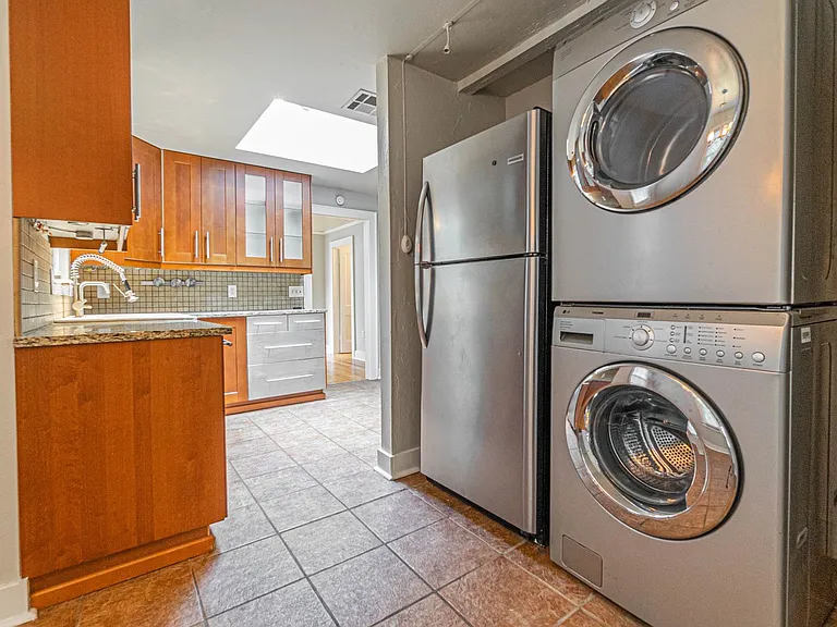 628 W Comanche St — Photo 13