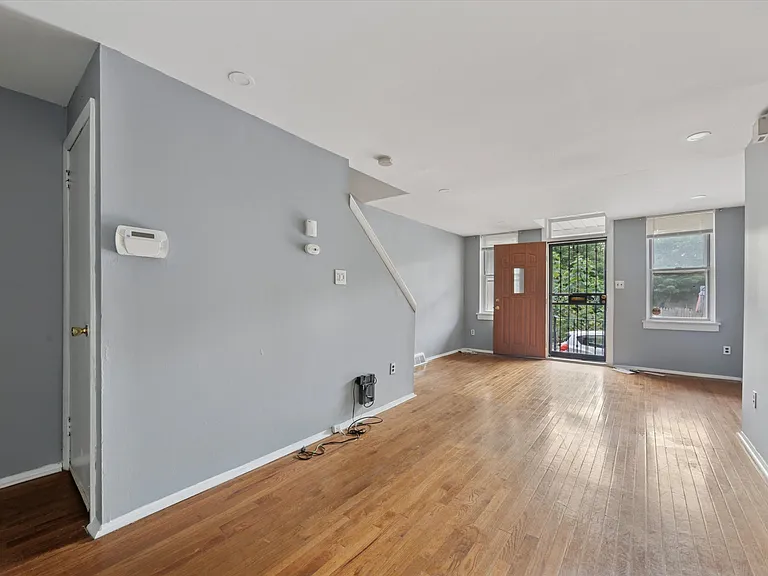 1320 S Newkirk St — Photo 11