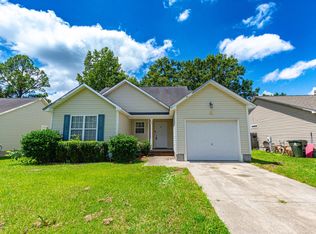 606 Mattocks Ave, Maysville, NC 28555
