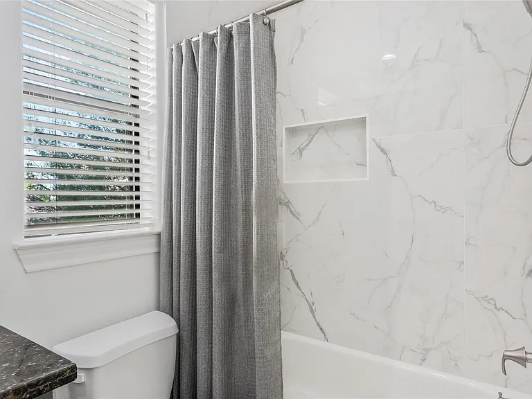 8817 Lakeshore Bend Dr — Photo 25