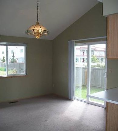 Kitchen/Dining/Vaulted