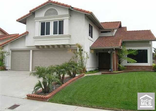 Gorgeous curbside appeal!