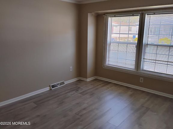 5th image of 602 Walden Way