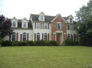 5 Fieldhedge Ln, Phillipsburg, NJ 08865