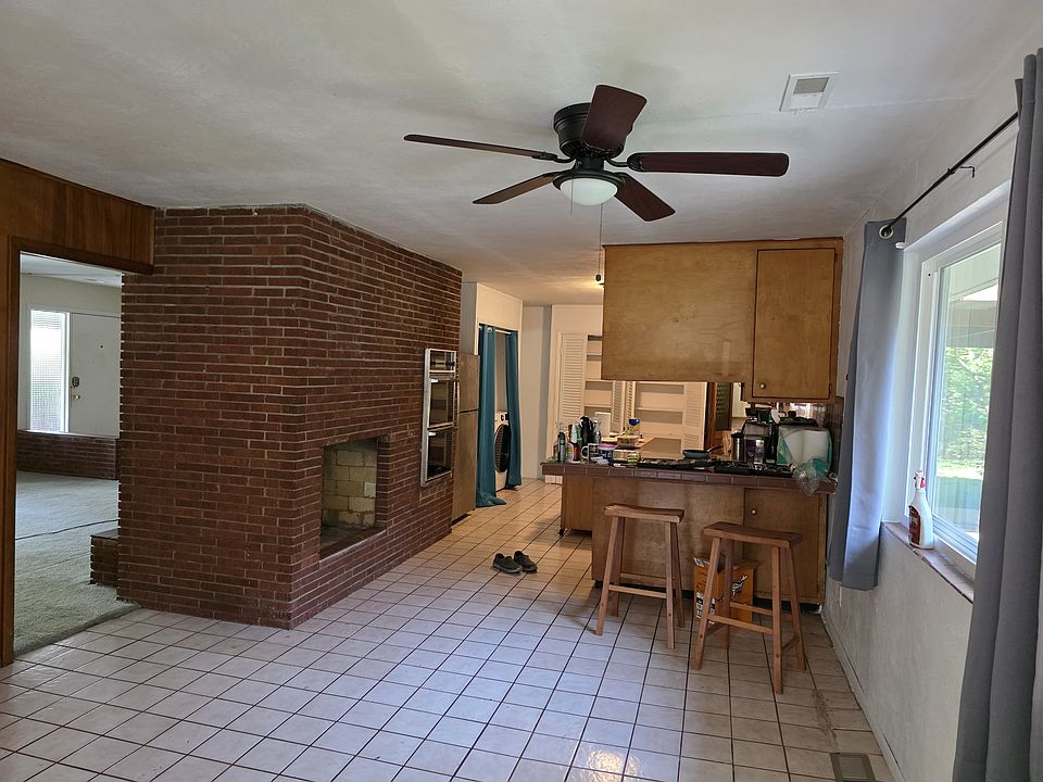 2nd image of 2315 Orchard Ln