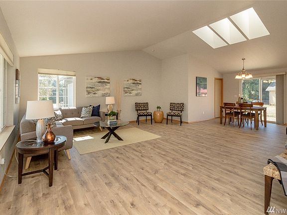 5th image of 11245 Skyview Ln SE