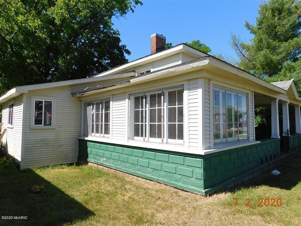 1st image of 106 E Mesick Ave