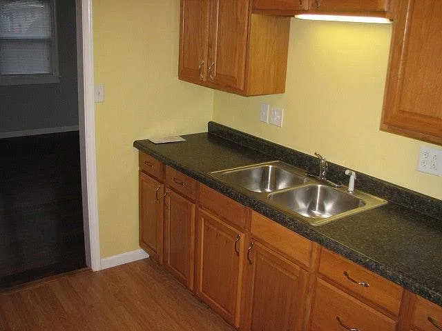 5 bed, 1500 sqft, $1,720 — Photo 3