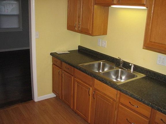 3rd image of 1211 W Waid Ave