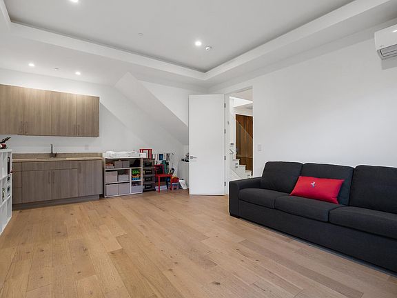 3rd image of 432 N Gardner St #434-1/2