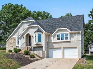 312 NW Locust St, Lees Summit, MO 64064