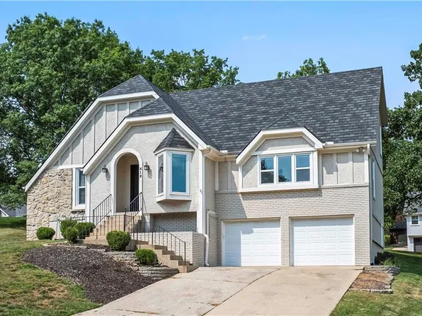 312 NW Locust St, Lees Summit, MO 64064