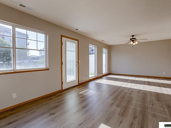 3rd image of 1826 Sawyer St