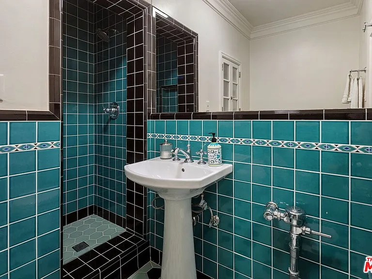 1345 N Hayworth Ave #2 — Photo 19