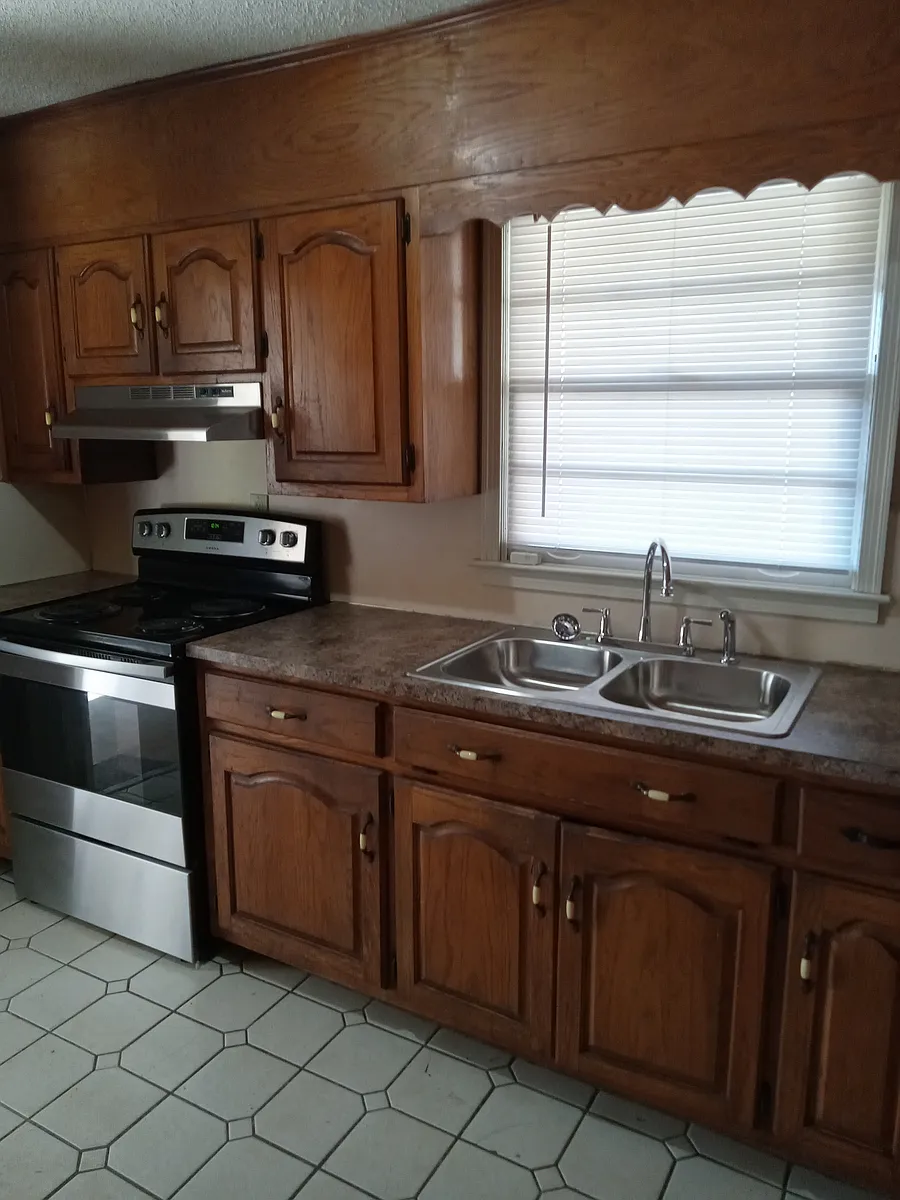 Building Photo - 4444 Woodcrest Dr
