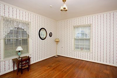 5th image of 502 E Monroe Ave