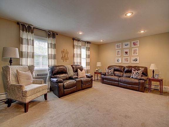 3rd image of 460 Old Town Rd APT 15E