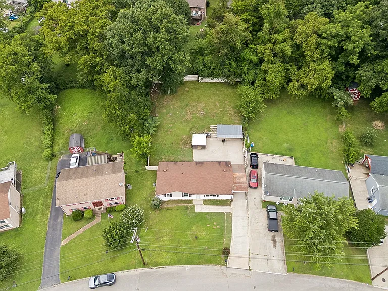 124 Denise Dr — Photo 29