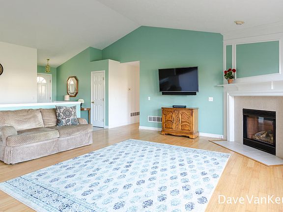 5th image of 7377 Misty View Ct SE