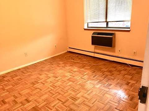 2nd image of 2512 36th St APT 2R