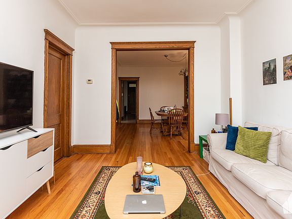 5th image of 3727 N Lakewood Ave #3