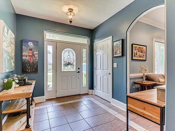 4th image of 8 Moss Cove Ln
