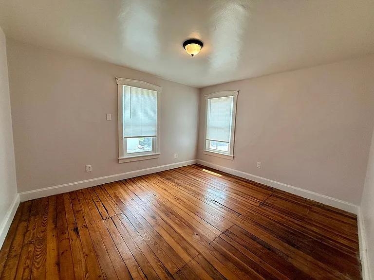 37 N Kinzer Rd — Photo 16